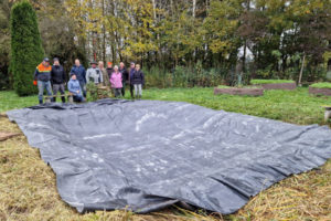 Schlammschlacht und Apfelsaft – Herbst im Lehrgarten